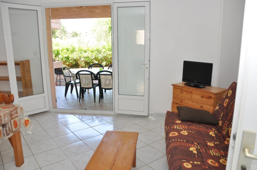 Sole E Mare Aparthotel Santa-Maria-Poggio  Δωμάτιο φωτογραφία