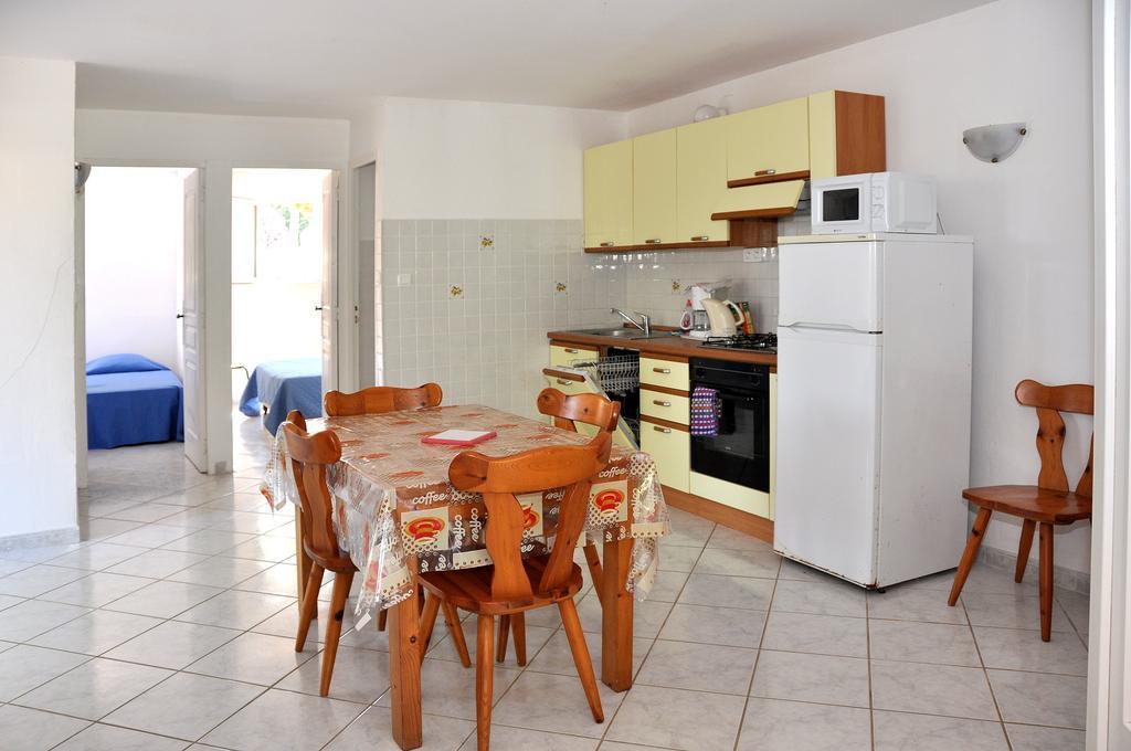 Sole E Mare Aparthotel Santa-Maria-Poggio  Δωμάτιο φωτογραφία