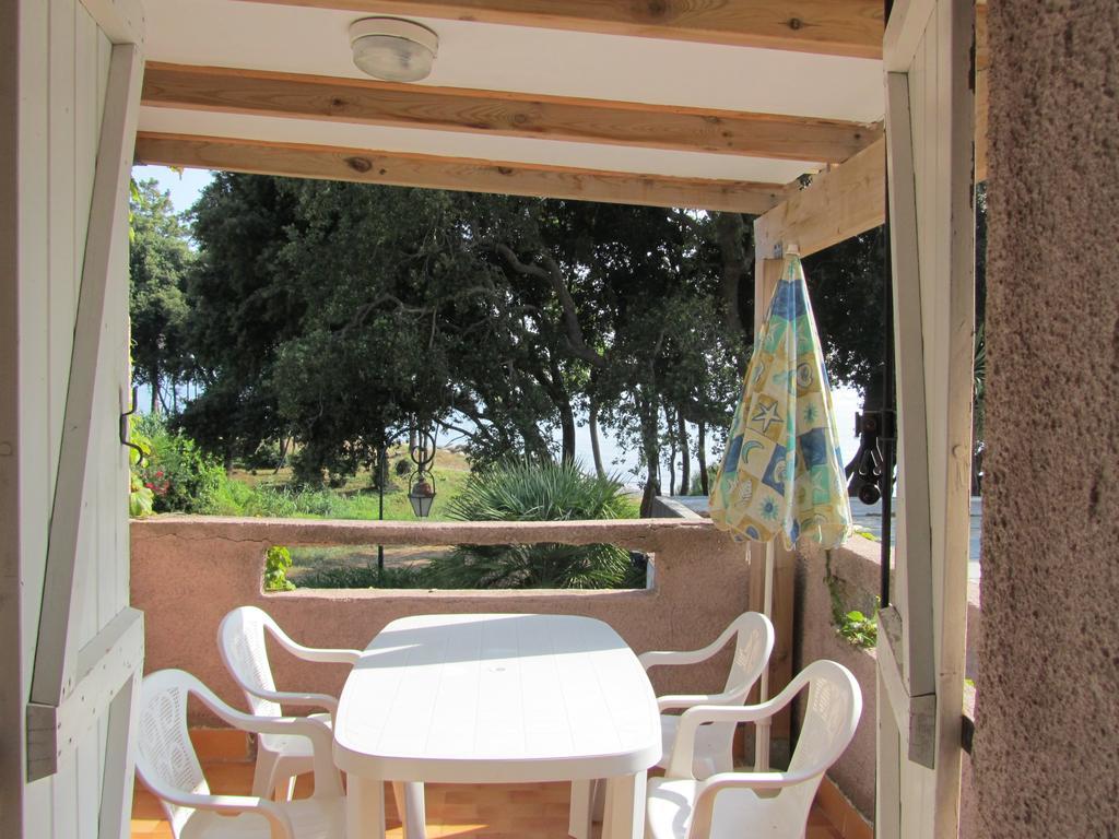 Sole E Mare Aparthotel Santa-Maria-Poggio  Δωμάτιο φωτογραφία