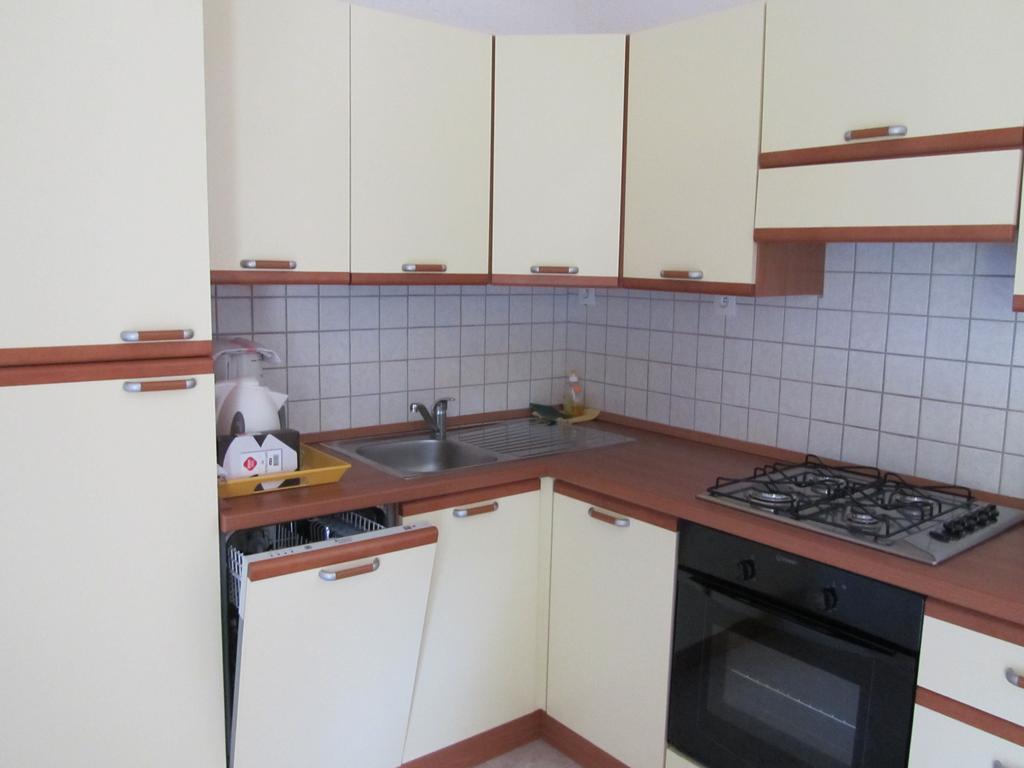 Sole E Mare Aparthotel Santa-Maria-Poggio  Δωμάτιο φωτογραφία